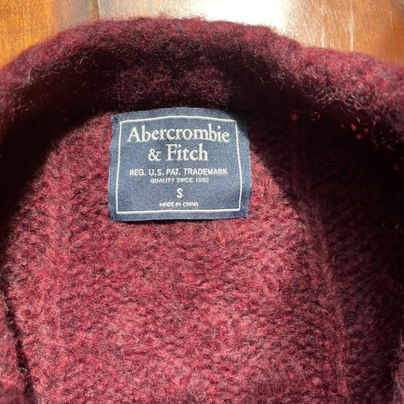 New Abercrombie Burgundy Sweater Small - Picture 3 of 3